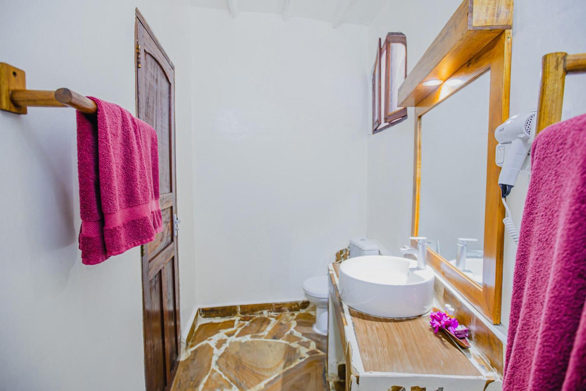 AHG Waridi Beach Resort&SPA Pwani Mchangani Esterno foto